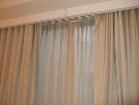 Manual light curtain, metal rod