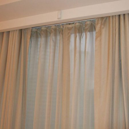 Manual light curtain, metal rod