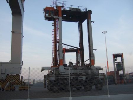 straddle carriers