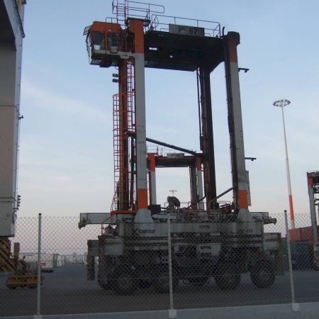 straddle carriers
